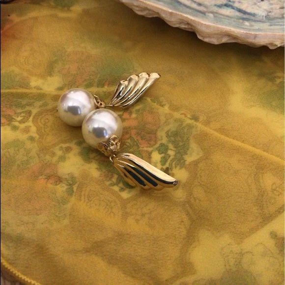 Vintage Dangle Stud Earrings Pearls & Gold Winged Accent BEAUTIFUL! - Picture 7 of 13